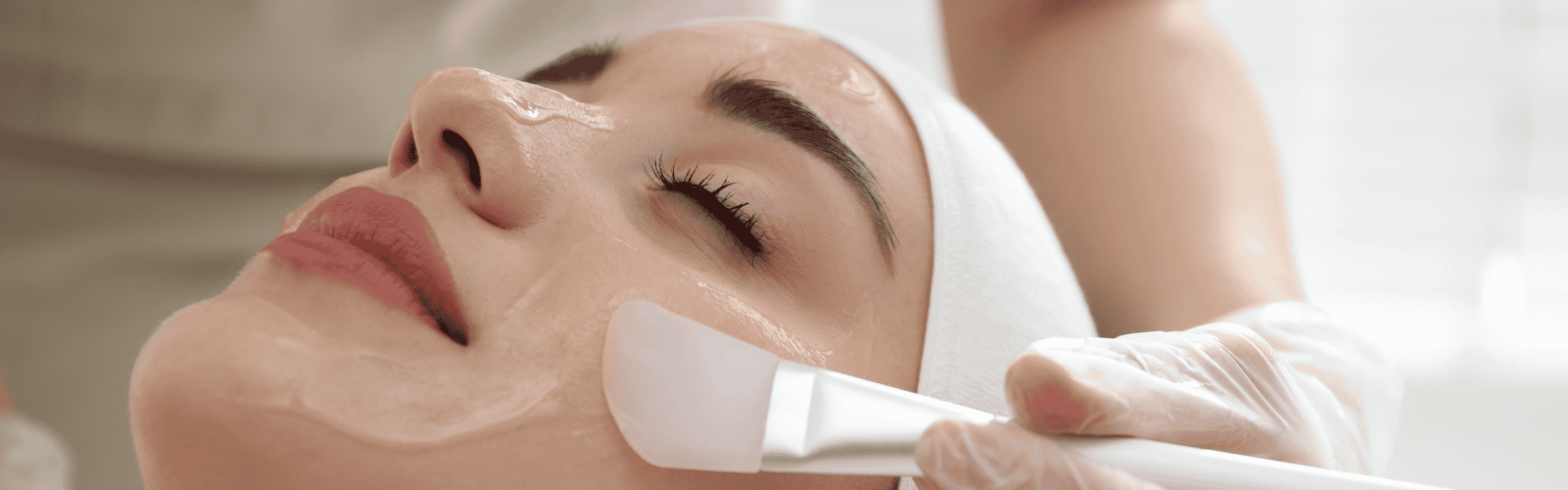 Dermaceutic Crystal Peel benefits for clear and smooth skin, treating pigmentation, acne scars, and improving skin texture